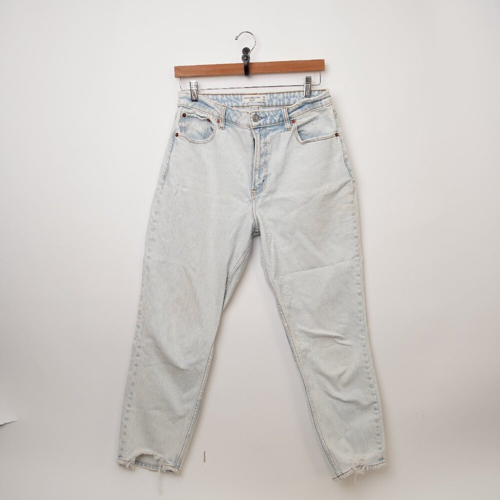 Abercrombie & Fitch The Mom High Rise Light Wash Jeans Size 29/8 Curve Love